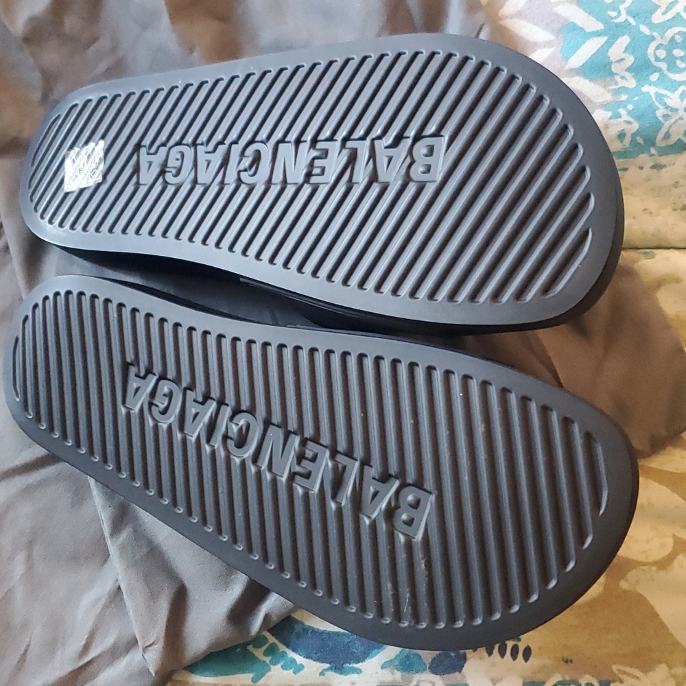 Brand new Balenciaga Black pool slide - Picture 2 of 7